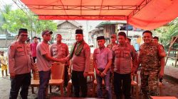 Jumat Berkah, Kapolsek Gunung Megang Sambangi Warga Desa Berugo, Salurkan 10 Dus Air Mineral