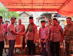 Jumat Berkah, Kapolsek Gunung Megang Sambangi Warga Desa Berugo, Salurkan 10 Dus Air Mineral