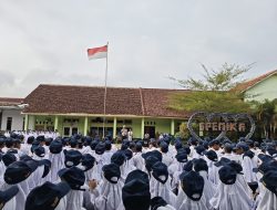 *Sat Lantas Polres Kuningan Gelar Program “Polisi Sahabat Pelajar” di SMPN 1 Kadugede, Sosialisasi Tertib Lalu Lintas hingga Anti-Bullying*