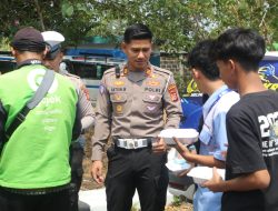 Wujud Kepedulian Sosial, Sat Lantas Polres Kuningan Gelar “Jumat Berkah” Berbagi Makanan Gratis untuk Masyarakat