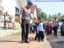 *Tanamkan Kedisiplinan Sejak Dini, Sat Lantas Polres Kuningan Sambut Ceria Kunjungan Siswa TKIT dan PAUD*