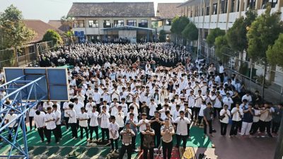 *Tingkatkan Kesadaran Tertib Lalu Lintas dan Cegah Balap Liar, Sat Lantas Polres Kuningan Gelar “Police Goes to School” di SMAN 1 Mandirancan*
