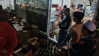 Polres Kuningan Sita Ribuan Botol Miras dalam Razia Malam Minggu, Dua Warung Jadi Sasaran