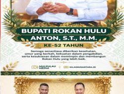 Kades dan Sekdes Tambusai Utara Beri Ucapan Selamat Ulang Tahun ke-52 untuk Bupati Rokan Hulu