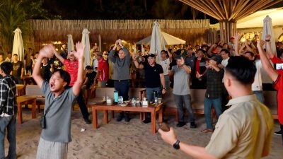 Indonesia Juara FIFA ASEAN Cup 2026, Bupati Egi dan Warga Bersatu dalam Kebanggaan Merah Putih di Pantai Sanggar