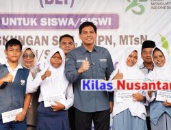 Bupati Lucky Hakim Serahkan Bantuan ZIS Rp884 Juta untuk 1.768 Siswa di Indramayu